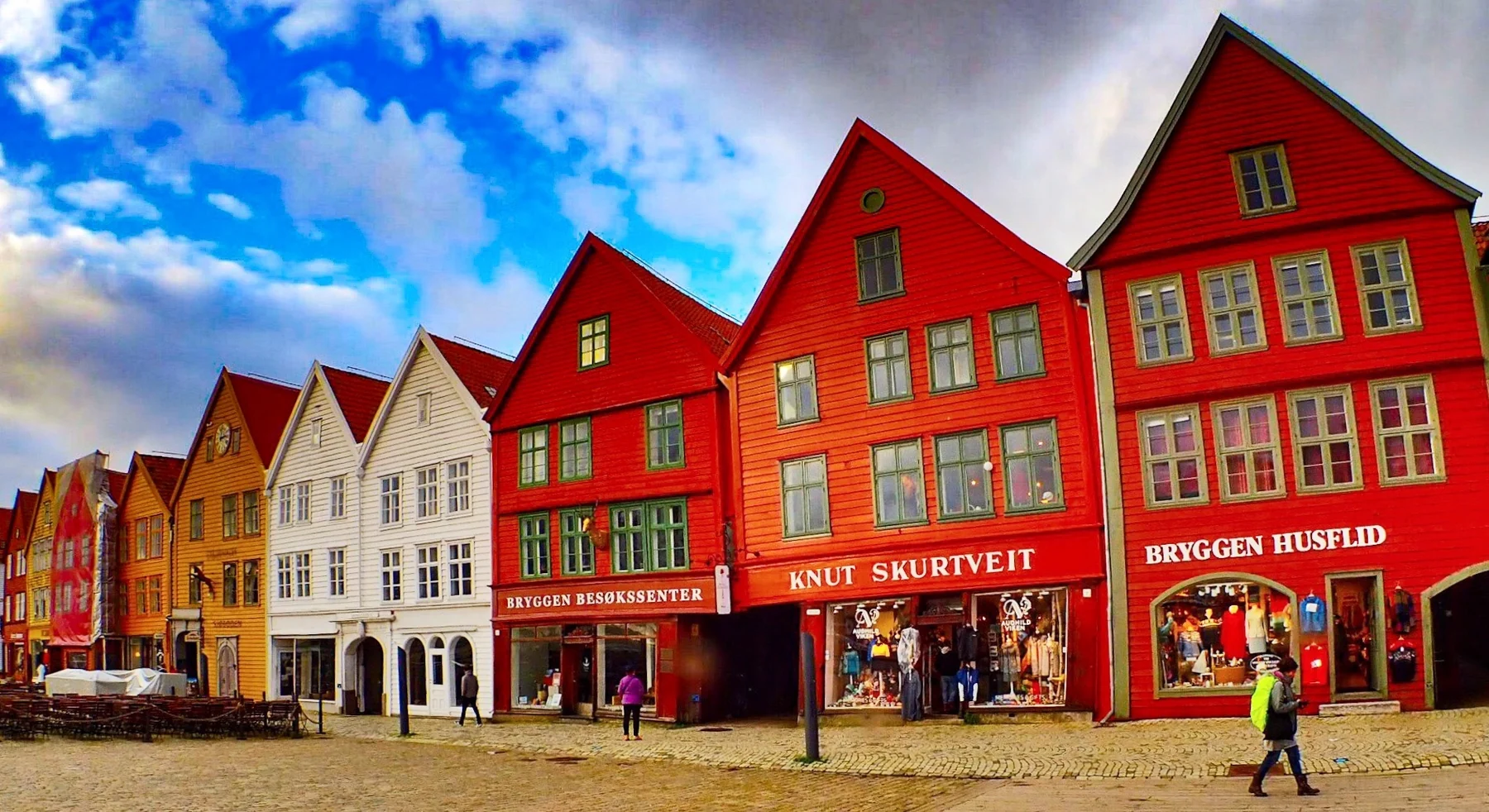 Farverige træhuse på Bryggen i Bergen