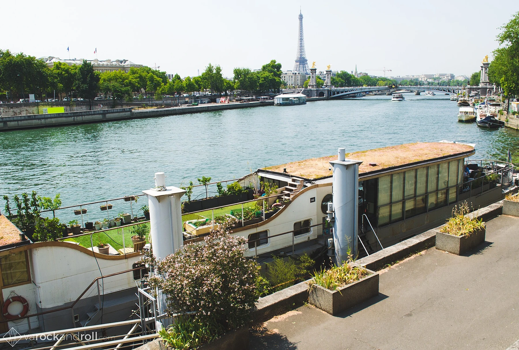 Eiffeltårnet og Seinen i Paris