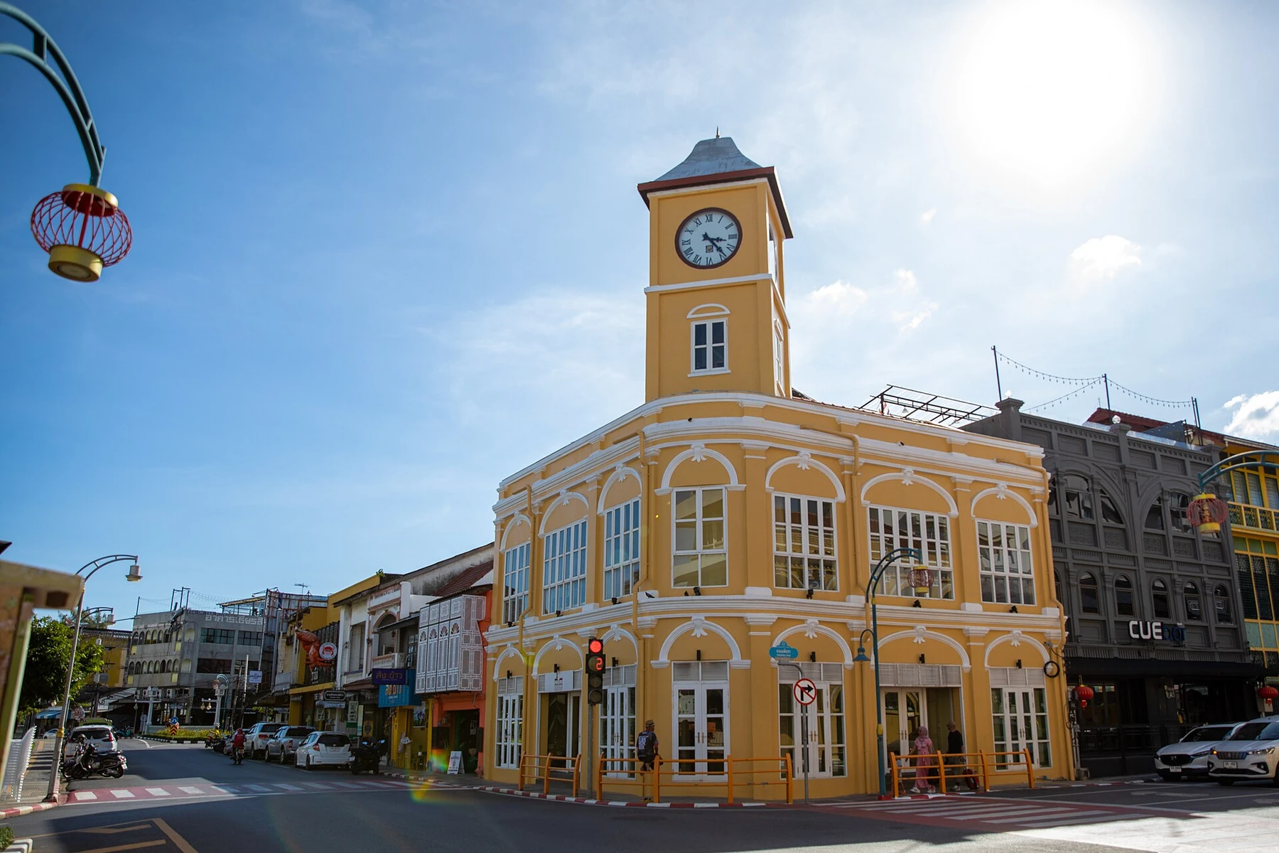 Farverige bygninger i Phukets gamle by